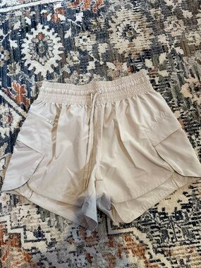 Women’s Athletic Drawstring Cargo Shorts - Cream
